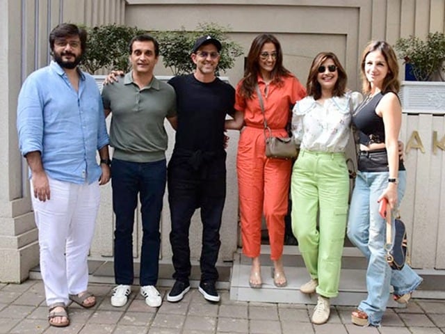 Photo : Hrithik Roshan And Sussanne Khan's Day Out With Friends Sonali-Goldie And Gayatri-Vikas