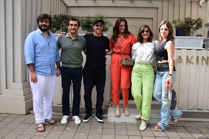 Hrithik Roshan And Sussanne Khan\'s Day Out With Friends Sonali-Goldie And Gayatri-Vikas