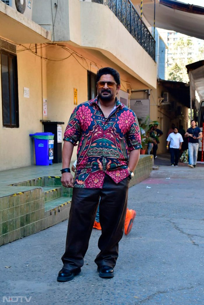 Arshad Warsi was pictured in a floral shirt. (Image Courtesy: Varinder Chawla)