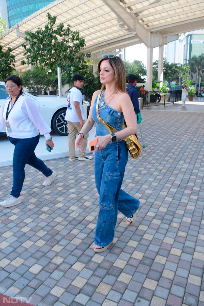 Sussanne Khan was pictured in an all-denim look. (Image Courtesy: Varinder Chawla)