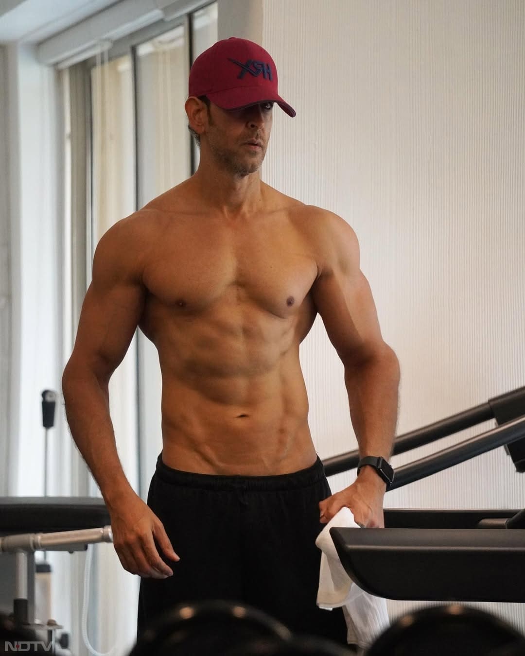 बॉलीवुड के 'ग्रीक गॉड' ऋतिक रोशन हिंदी सिनेमा के बड़े सितारों में गिने जाते हैं. hrithikroshan/Instagram