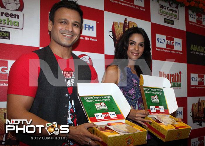 Actor Vivek Oberoi and Mallika Sherawat who will be seen in the upcoming movie, <i>Kismet Love Paisa Dilli</i> (<i>KLPD</i>) were spotted at the launch of Big Green Ganesha campaign in Mumbai.