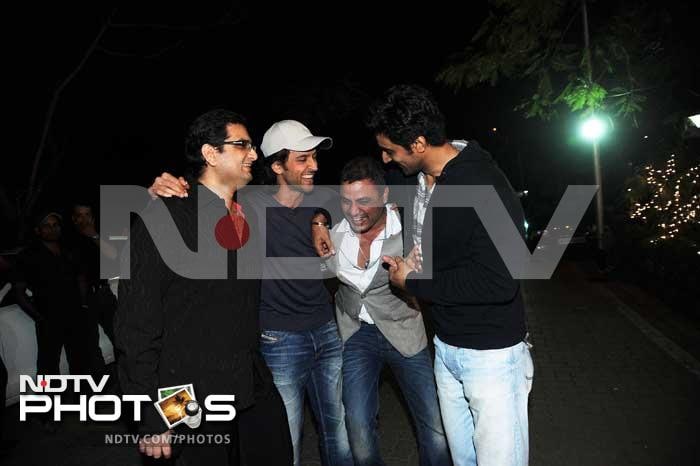 Kunal Kapoor and Hrithik Roshan with friends.