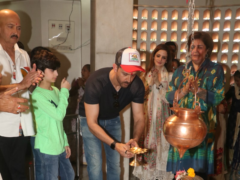 Photo : How Hrithik Roshan And Sussanne Khan Celebrated Mahashivratri With Family