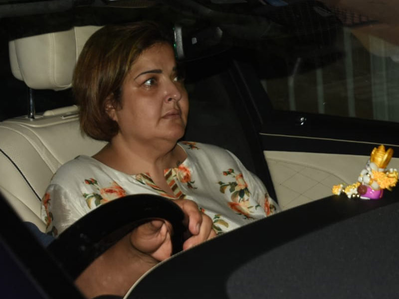 Sunaina Roshan Meets Hrithik And Family After Grandfather's Death