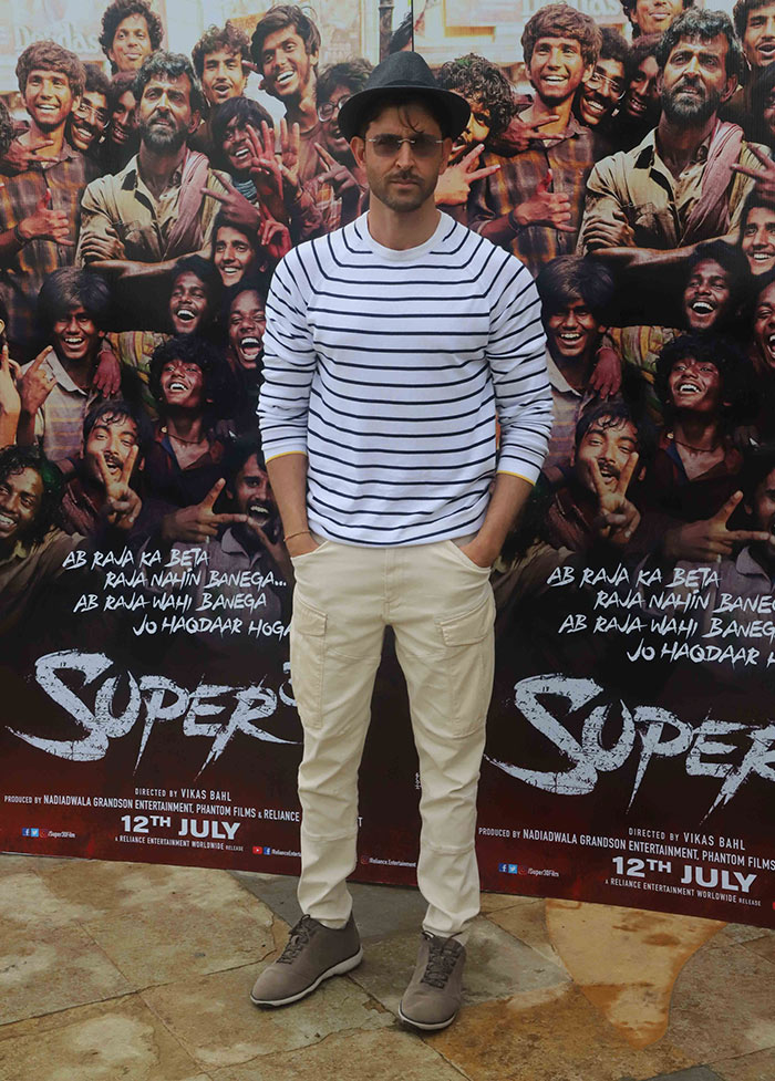 Hrithik Roshan And Mrunal Thakur Are Busy With Super 30 Promotions