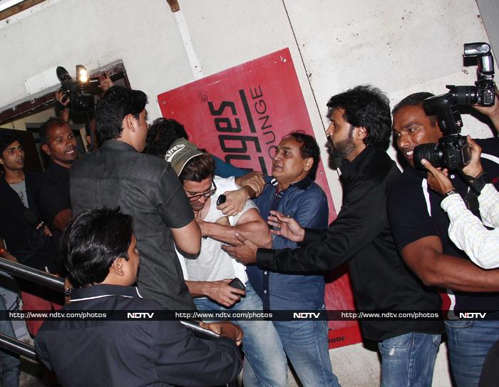 Hrithik Roshan Mobbed at Bang Bang Screening