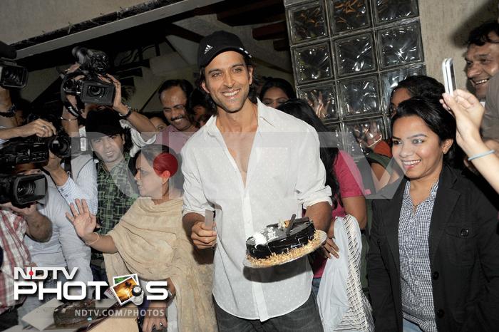 On birthday, Hrithik cuts cake at home