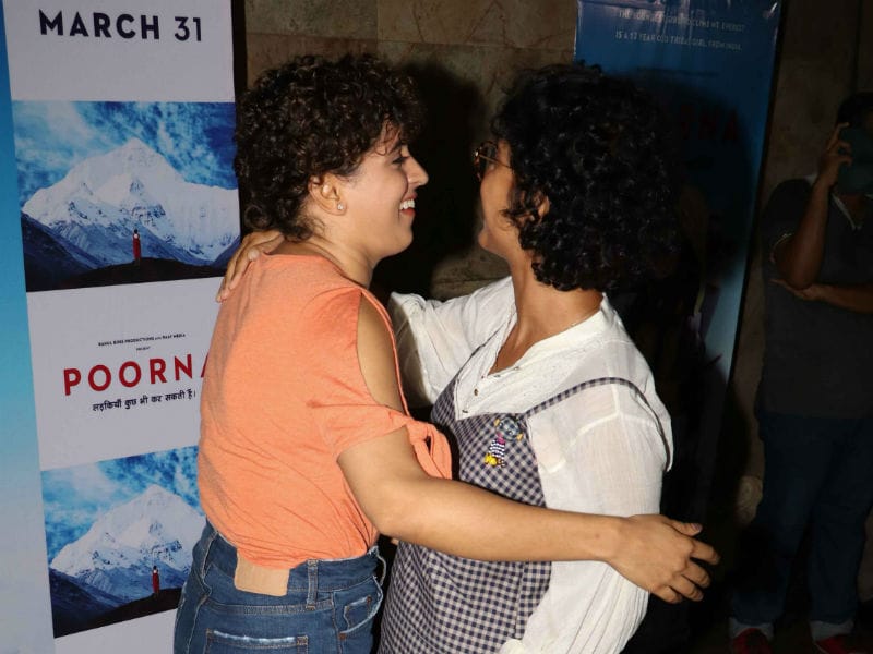 Photo : <I>दंगल</i> गर्ल सान्या मल्होत्रा और किरण राव की प्यार भरी झप्पी