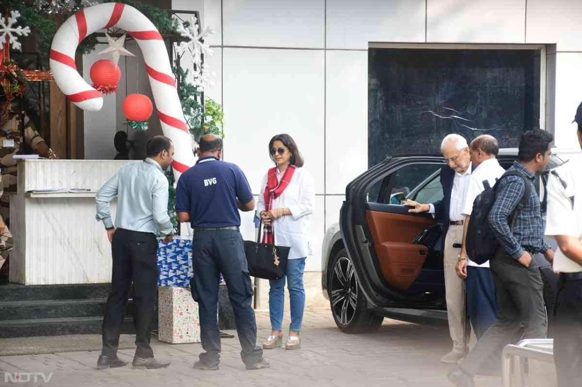 Juhi Chawla was spotted at the airport. (Image Courtesy: Varinder Chawla)