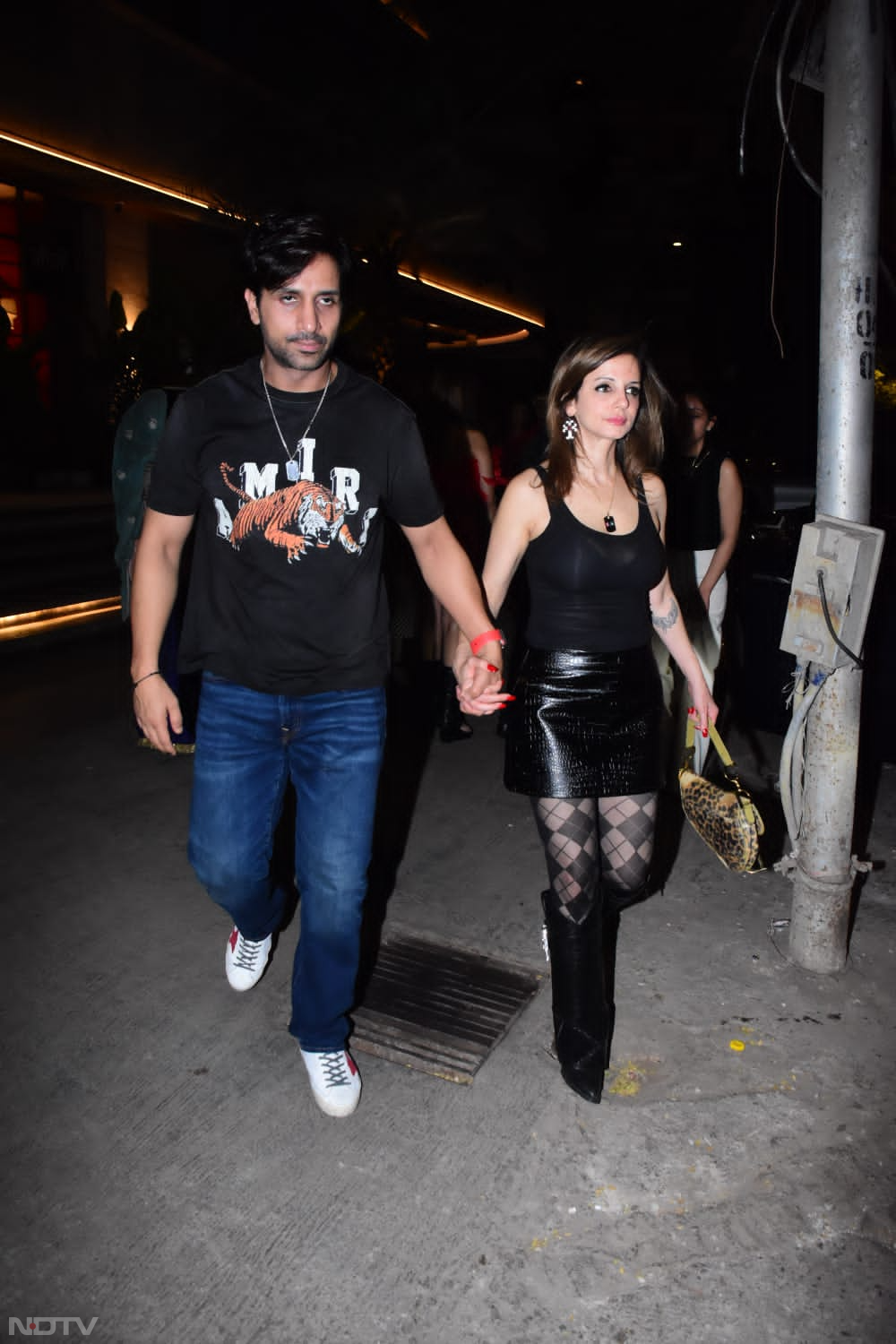 Sussanne Khan-Arslan Goni walked hand-in-hand.  (Image Courtesy: Varinder Chawla)