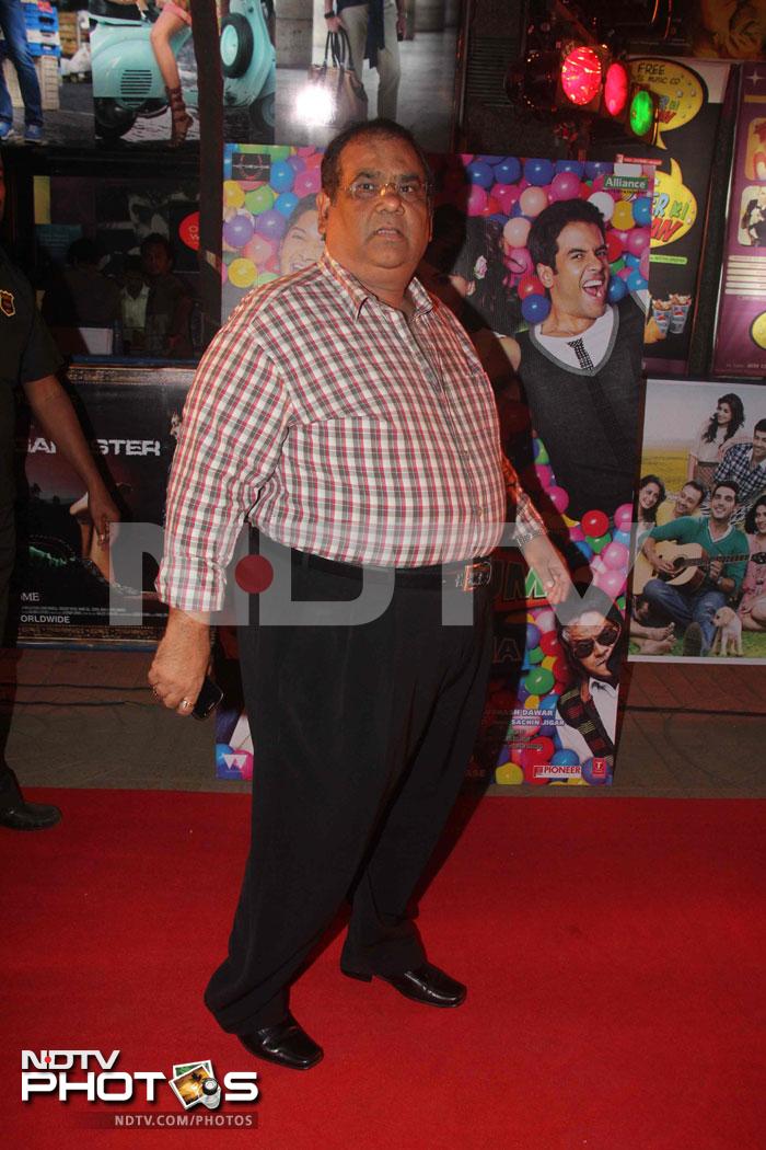 Serious business for actor Satish Kaushik. <br><br>Coming Up: Stars at the premiere of <i>Tere Mere Phere</i>