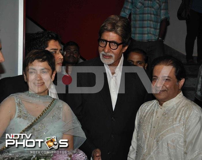 Big B was also spotted at the premiere of <i>Tere Mere Phere</i>, seen here with actor Deepa Mehta and singer Anup Jalota.