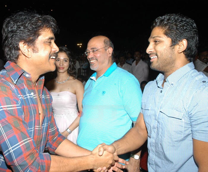 Nagarjuna and Allu Arjun are happy to see each other.