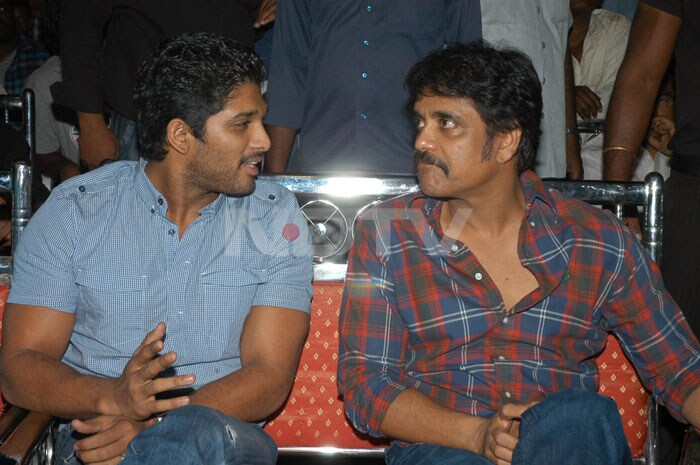 Nagarjuna and Allu Arjun exchange notes at the audio launch of Telugu film <i>100 % Love</i>.