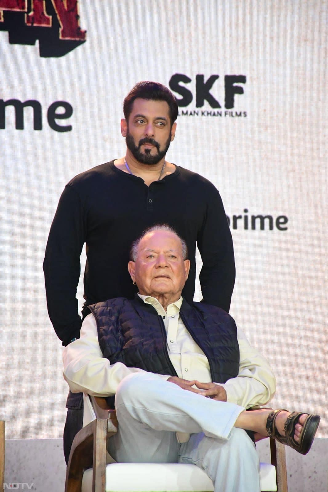 A picture perfect frame of Salim Khan and Salman Khan. (Image Courtesy: Varinder Chawla)