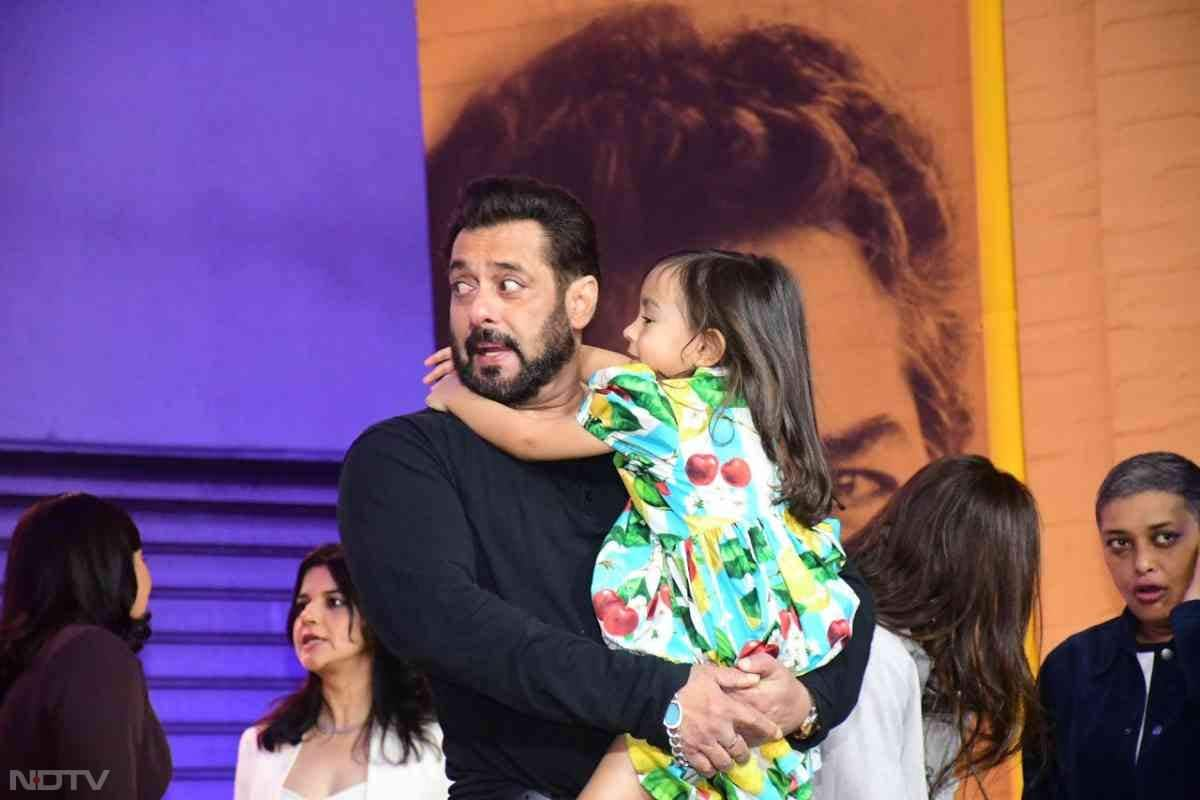 Salman Khan was captured at his candid best with niece Ayat. (Image Courtesy: Varinder Chawla)