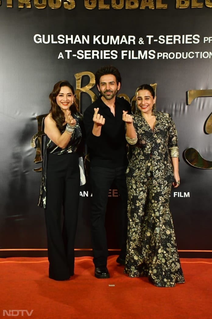 Vidya Balan, Kartik Aaryan and Madhuri Dixit arrived in style (Image Courtesy: Varinder Chawla)