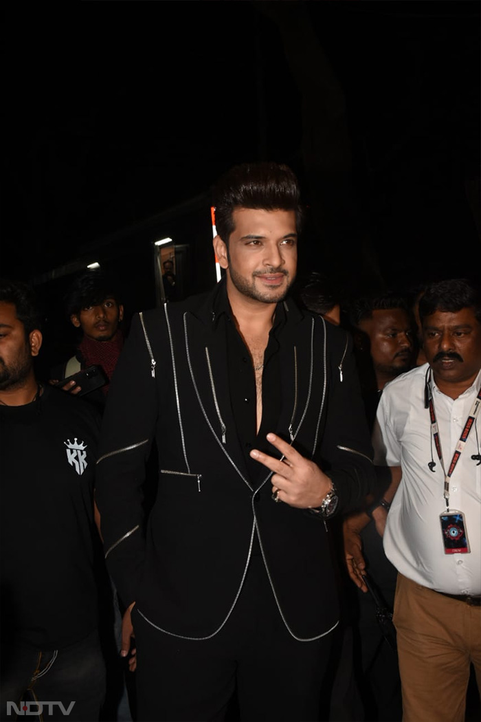 Karan Kundrra checked into the venue in style. (Image courtesy: Varinder Chawla)