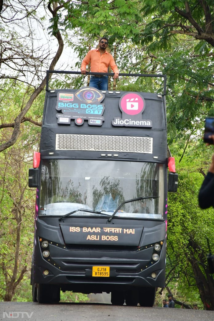 Yes, that's Salman Khan on the top of a vanity van. (Image courtesy: Varinder Chawla)