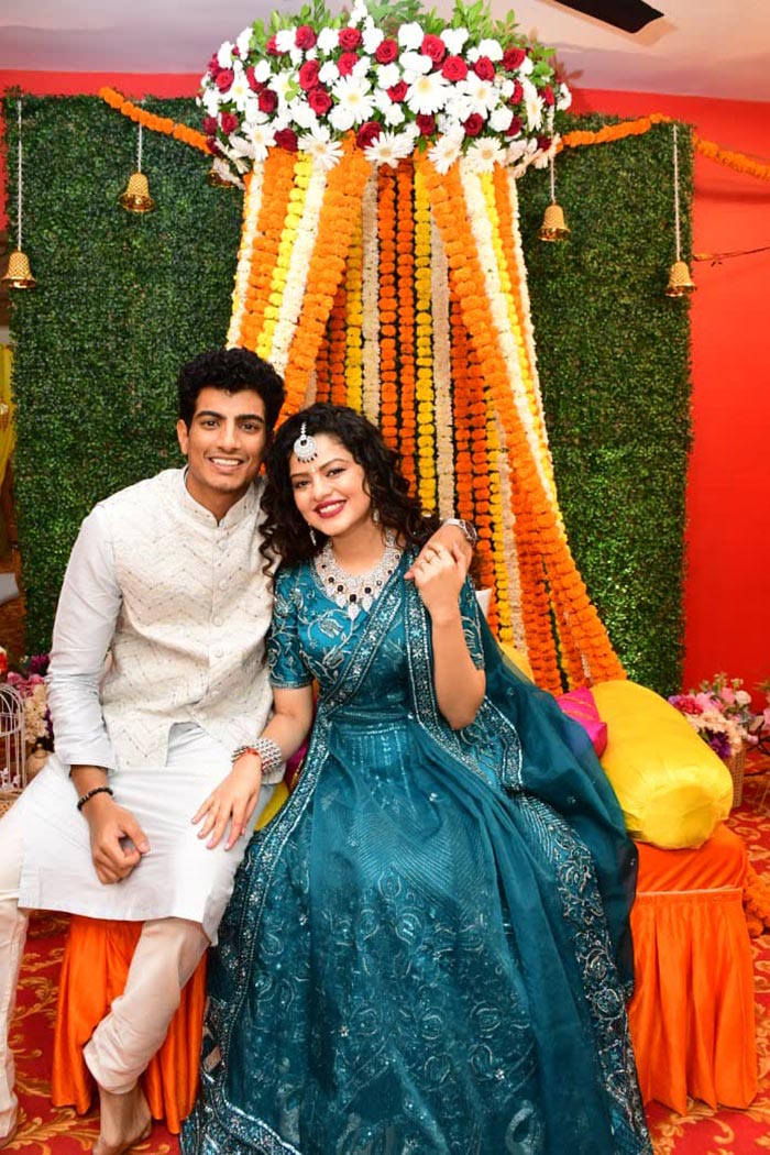 <i>Chahun Mai Ya Naa</i> Singer Palak Muchhal Looks Pretty At Her Mehendi Ceremony