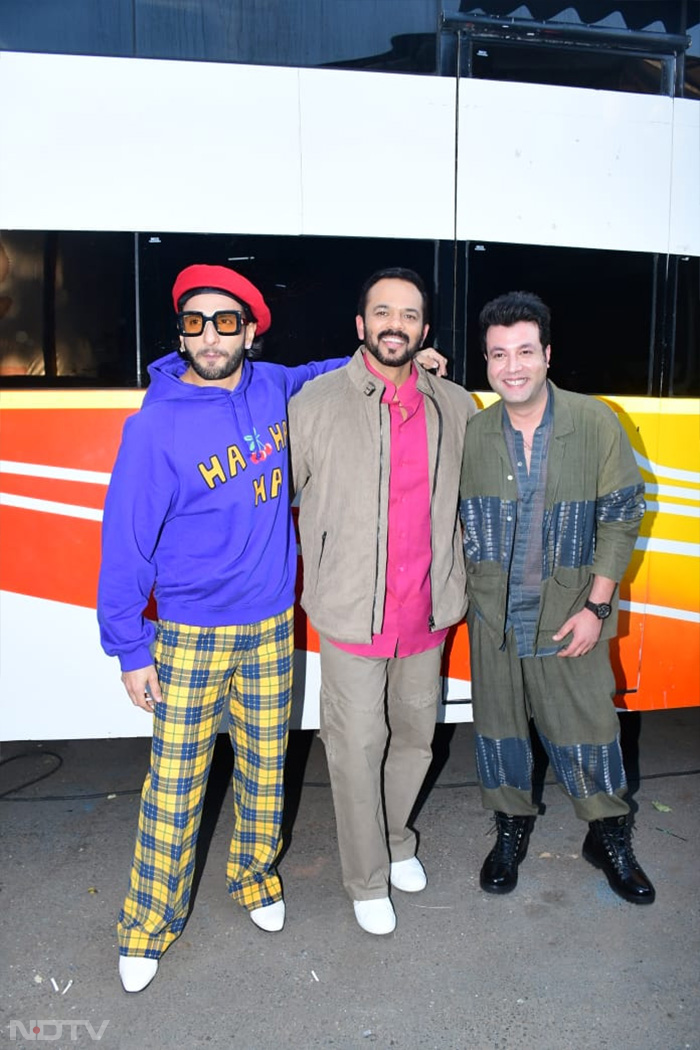 <I>Cirkus</i> director Rohit Shetty pictured with Ranveer and Varun during the promotions.
 (Image courtesy: Varinder Chawla)