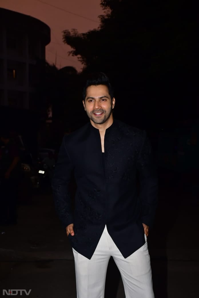 Varun Dhawan opted for a royal blue blazer (Image Courtesy: Varinder Chawla)