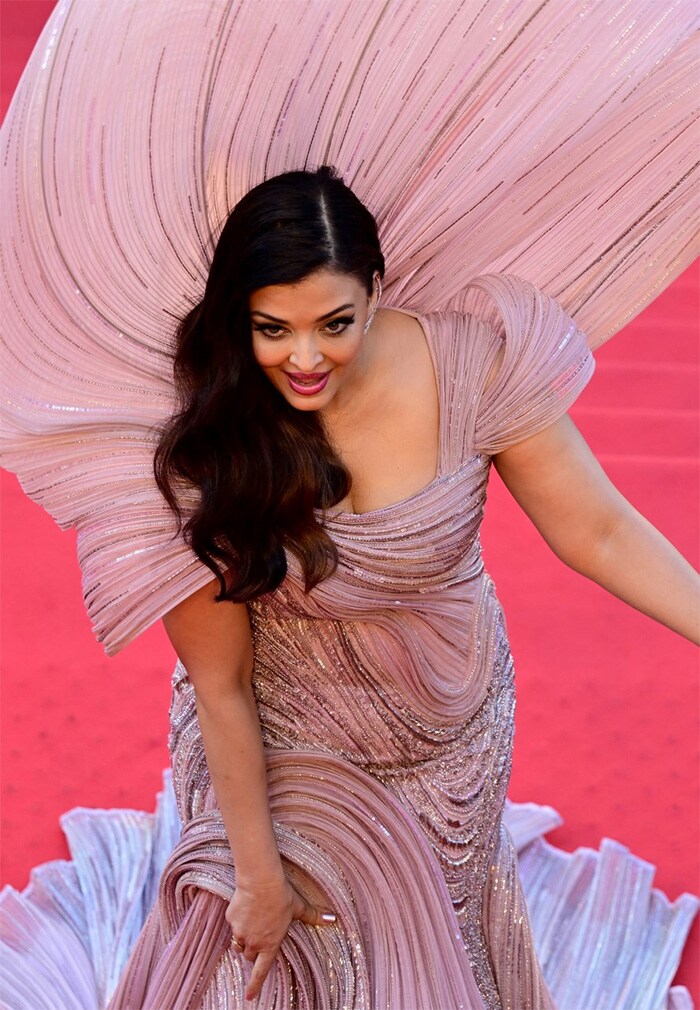 Desi Girls Deepika, Aishwarya And Hina Khan Rule The Cannes Red Carpet