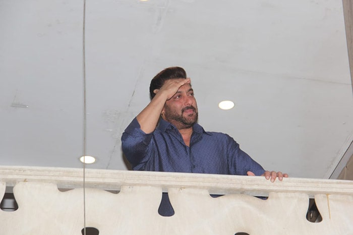 Eid Mubarak From SRK, Salman Khan: Here\'s How They Greeted Fans