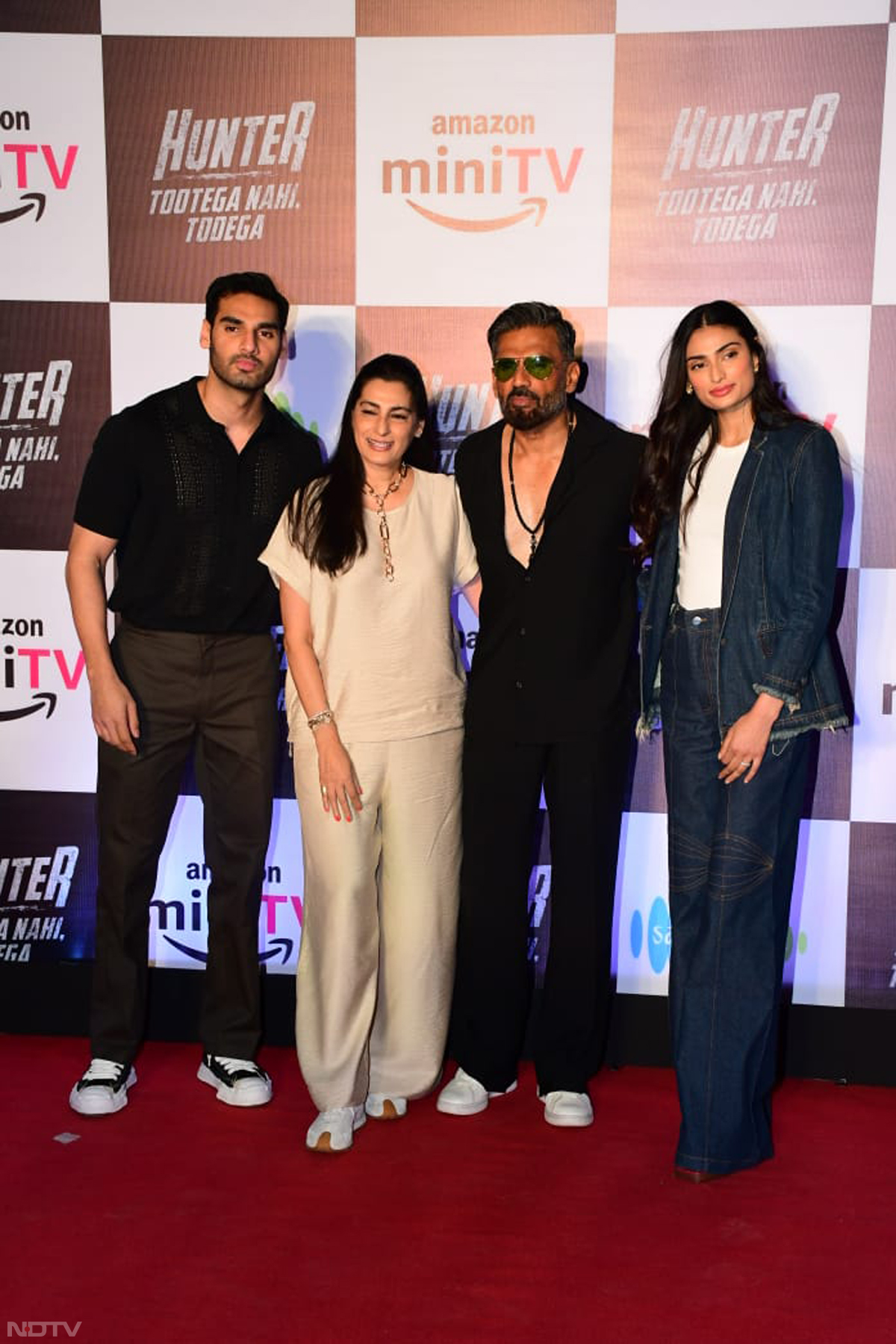 Suniel Shetty with wife Mana and kids Athiya- Ahan Shetty were clicked together at the screening. (Image Courtesy: Varinder Chawla)