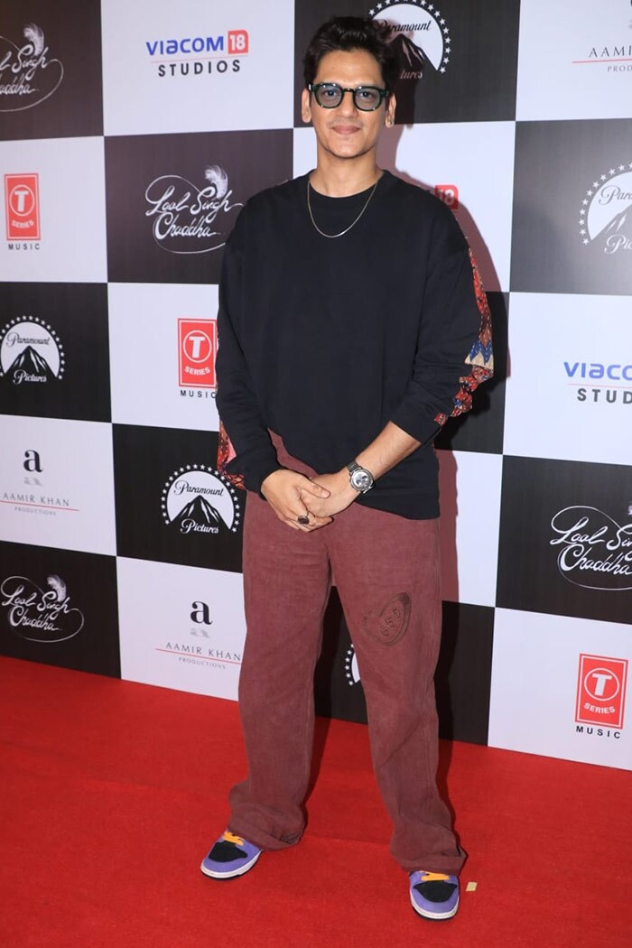 Vijay Varma smiled at the cameras.