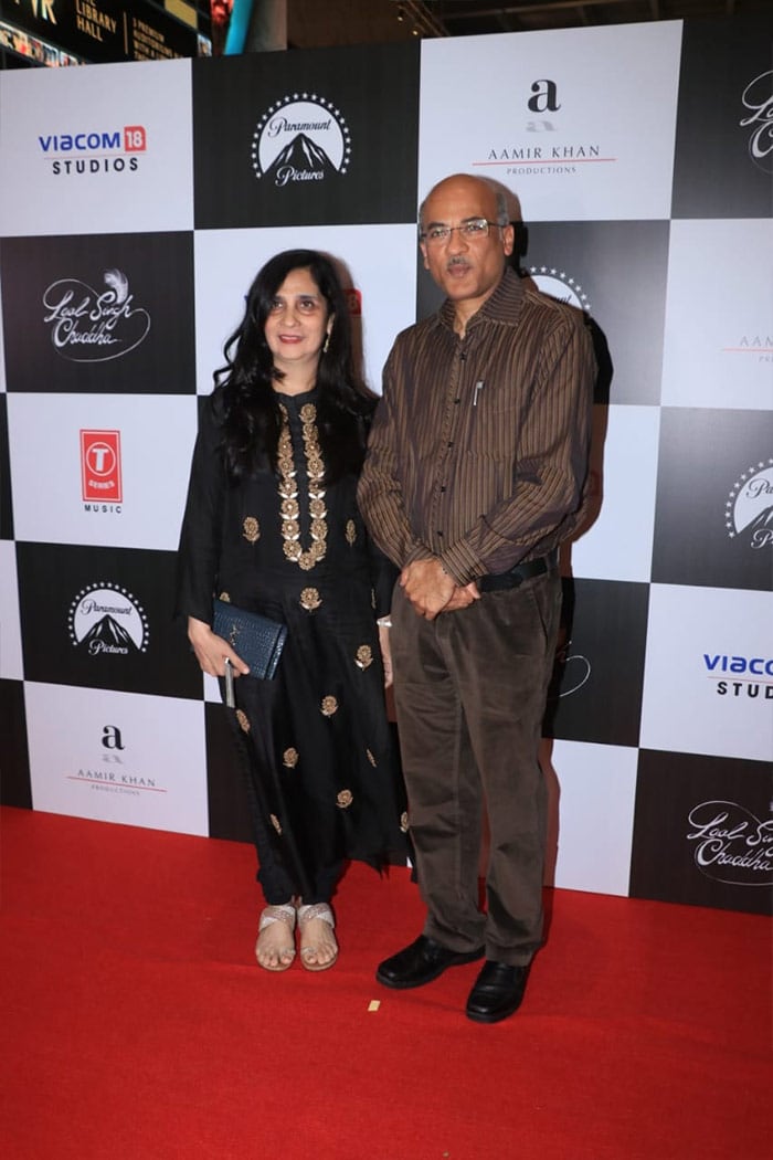 Director Sooraj Barjatya posed with his wife Vineeta Barjatya.