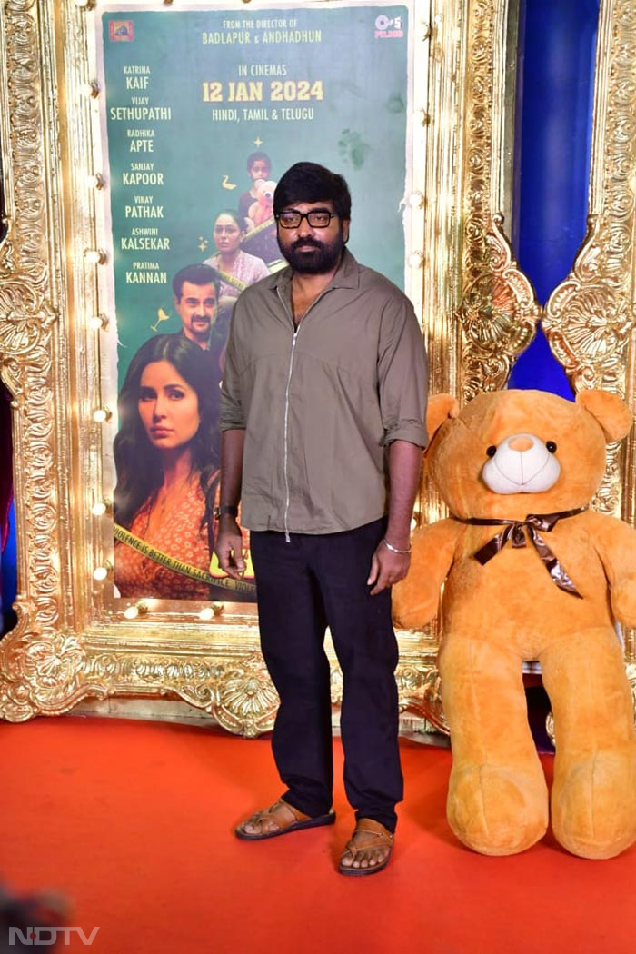 फिल्म 'मेरी क्रिसमस' के स्टार्स कैटरीना कैफ और विजय सेतुपति को मुंबई शहर में देखा गया