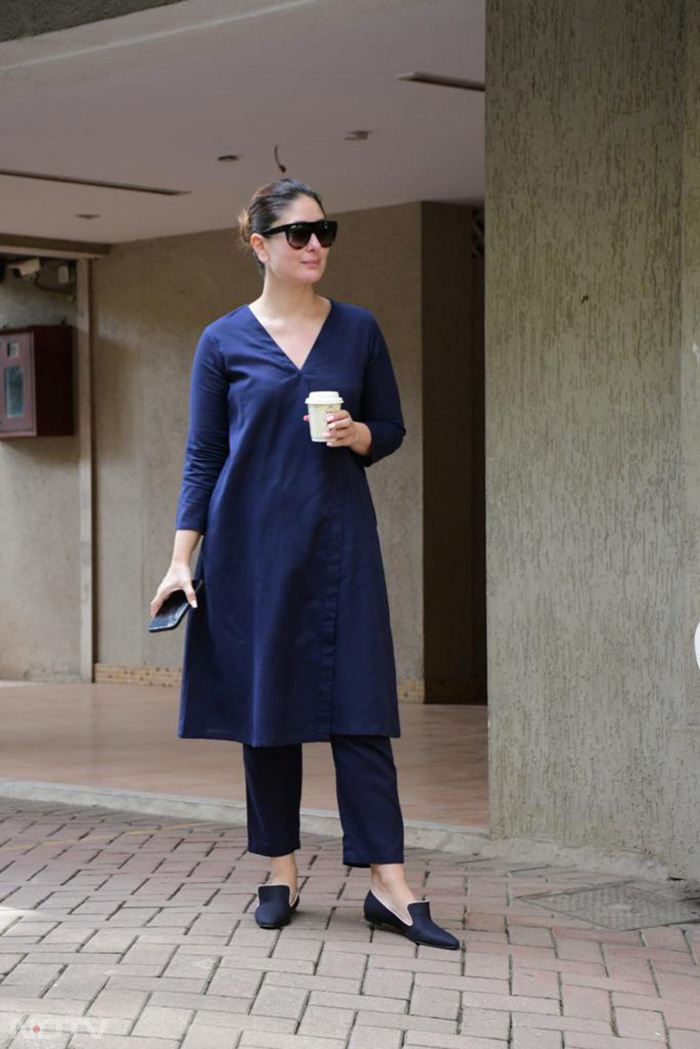 Kareena Kapoor was pictured in her candid best at Bandra. (Image Courtesy: Varinder Chawla)