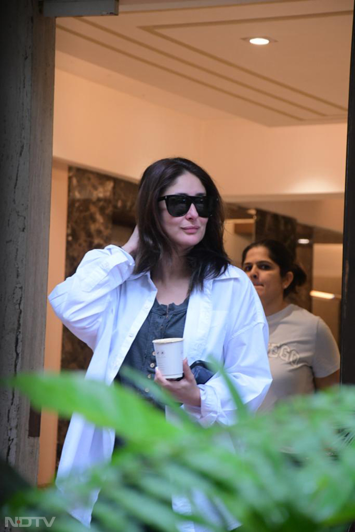 Kareena Kapoor looked gorgeous even in her casual dress. (Image Courtesy: Varinder Chawla)