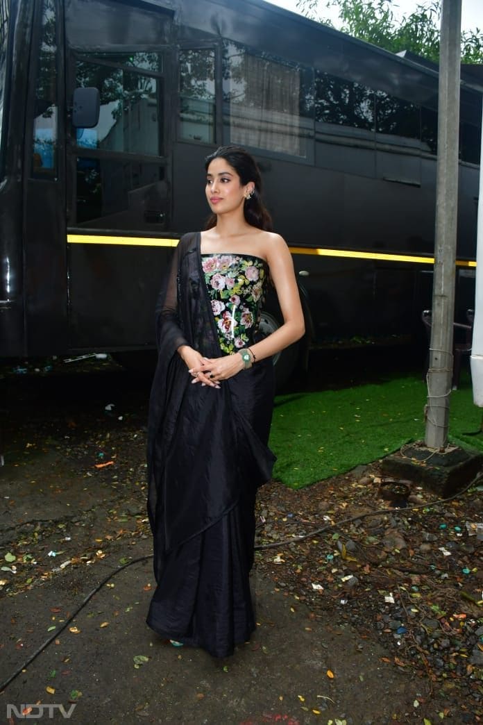 <i>Ulajh</i> Promotions: Let Janhvi Kapoor Be Your Style Guide