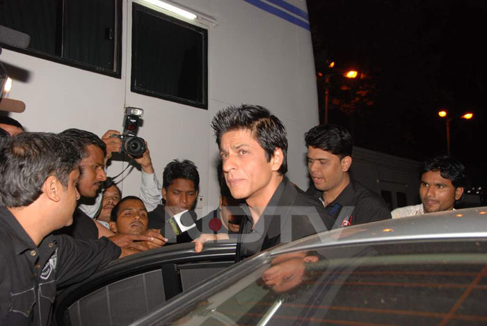 Kareena, SRK spotted at I am She finale