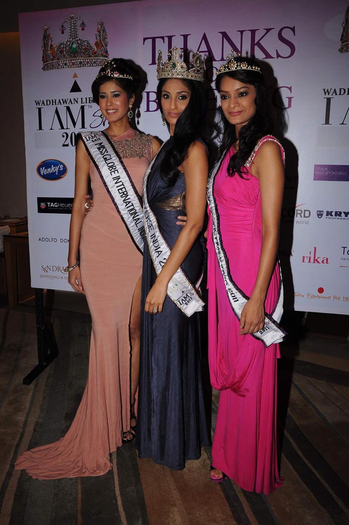 Vasuki, Parul and Tanvi smile for the shutterbugs.