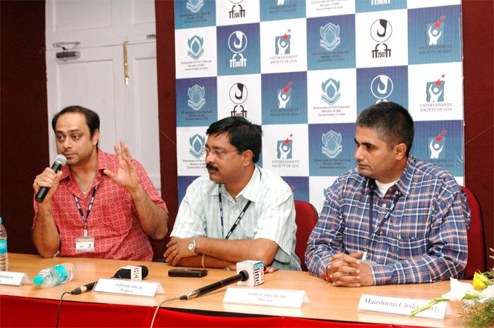 "Actor of the film ?Sachin Khedekar with producer Avinash Onkar and writer director Vishal Bhandari addressing a press conference on November 29,2007 at IFFI, Panaji, Goa."
