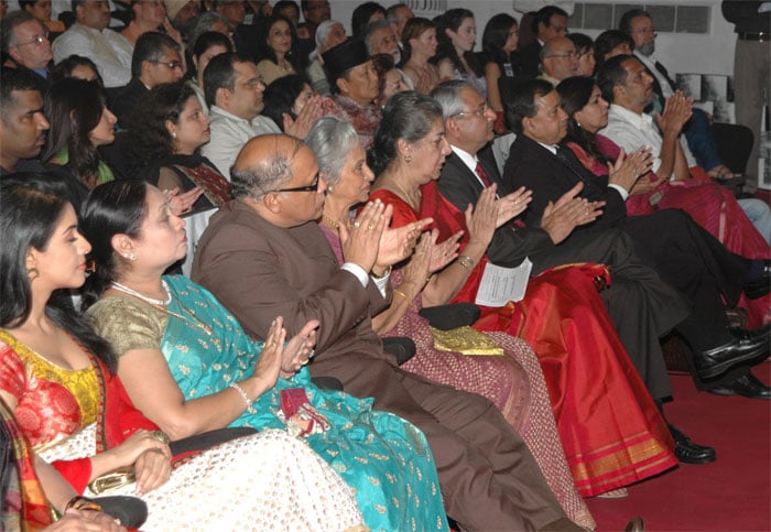 Chief Guest and noted film actress Waheeda Rehman, Union Minister of Information and Broadcasting, Ambika Soni, Chief Minister of Goa, Digambar V. Kamat and others, at the inaugural ceremony of the 40th International Film Festival (IFFI-2009), at Kala Academy, in Panaji, Goa on November 23, 2009.