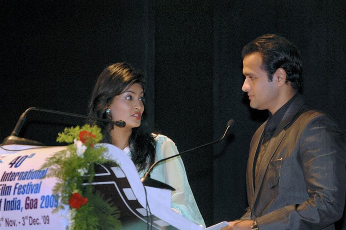 Actors Sayali Bhagat and Rohit Roy hosting the closing ceremony of the 40th International Film Festival of India at Kala Academy, in Panaji on Thursday. (Photo: PTI)