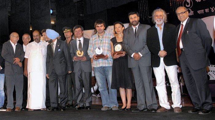 Goa Governor S S Sidhu and actor Mammootty pose for a photograph along with the winners and jury members at the closing ceremony of the 40th International Film Festival of India at Kala Academy, in Panaji on Thursday. Also seen in pic is Chief Minister Digambar Kamat and actor Jackie Shroff. (Photo: PTI)