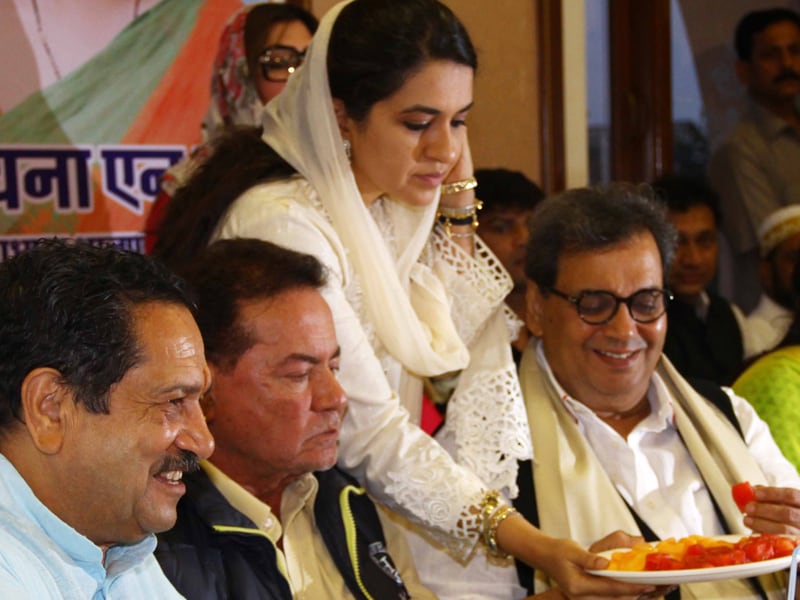Photo : Salim Khan Attends Shaina NC's Iftaar Party