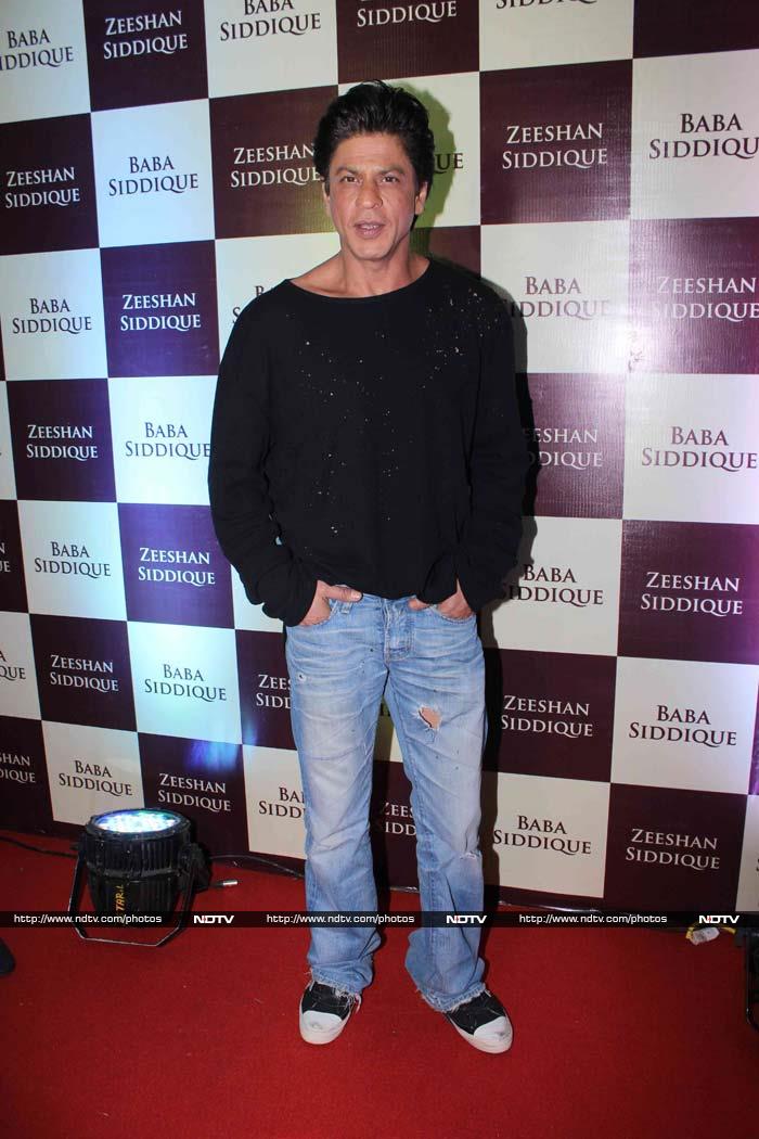 Shah Rukh, Salman, Once Again At Baba Siddique\'s Iftaar Party