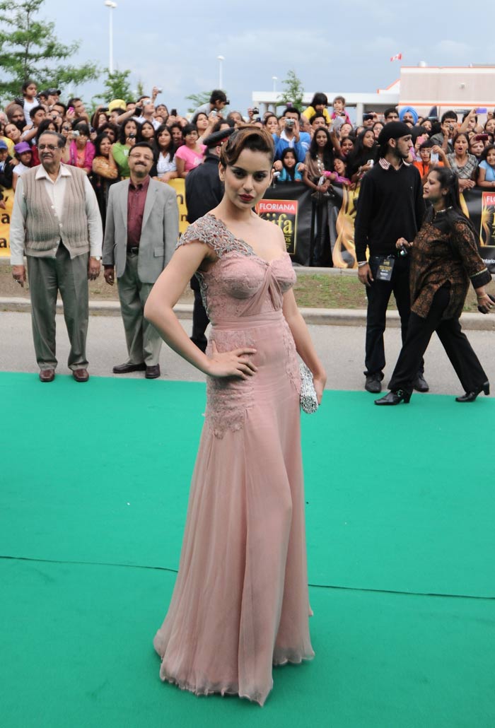 The other Double Dhamaal girl Kangana wore a pale pink gown.