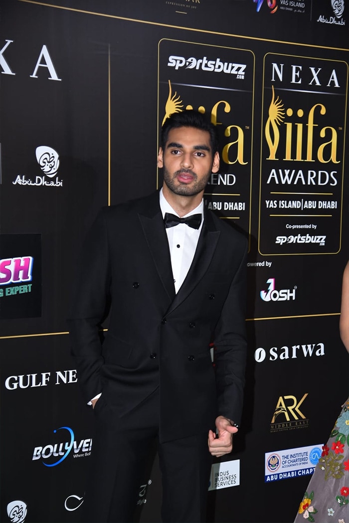 IIFA 2022 Green Carpet: Ananya Panday Kick Starts The Night With Bling