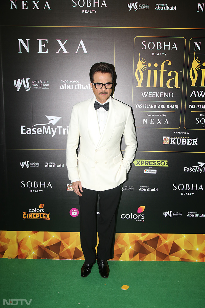 IIFA 2023: Salman Khan, Hrithik Roshan And Sara-Vicky Lead Celeb Roll-Call On The Green Carpet