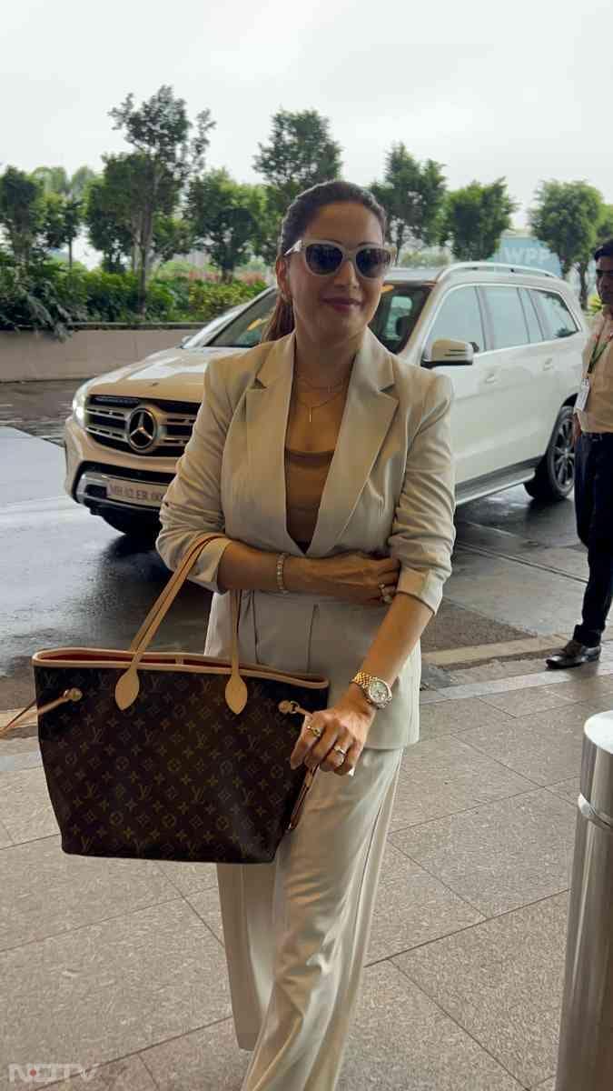 Take a cue at airport fashion from Madhuri Dixit's pantsuit (Image courtesy: Varinder Chawla)