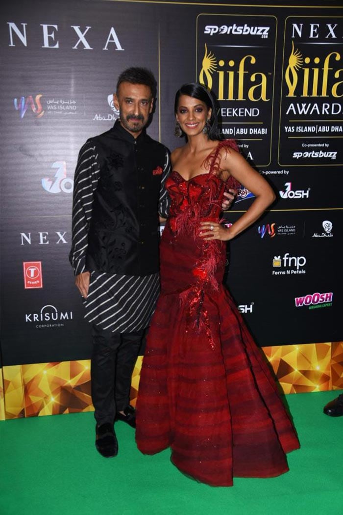 Mugdha Godse and Rahul Dev happily posed together.