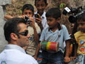 Photo : Salman, Jacqueline visit war-torn village in Sri Lanka